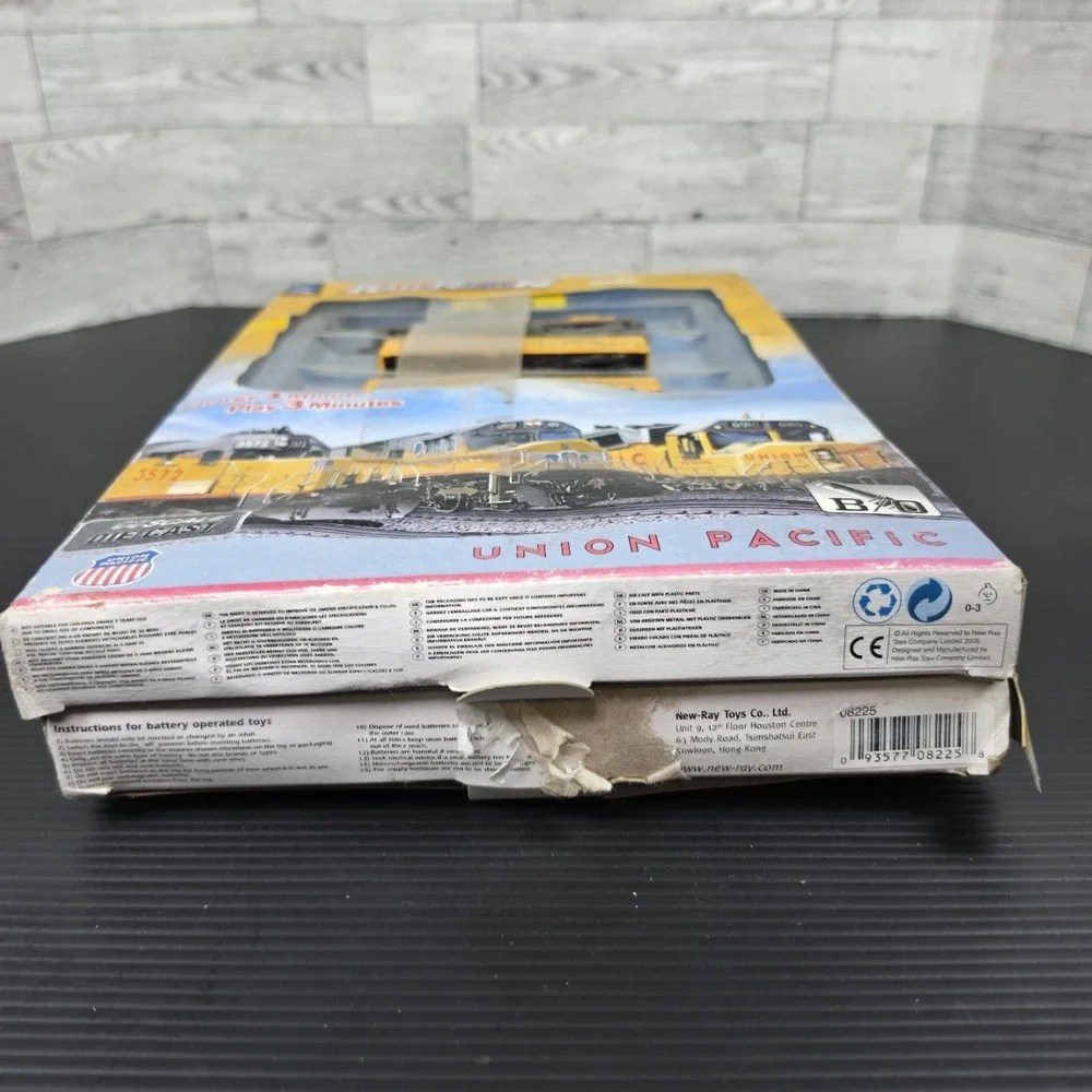 Vintage Rare UNION PACIFIC - Rail Road N NewRay : SD-40 Locomotive + Tracks NEW